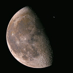La station spatiale ISS avait rendez-vous avec la lune.